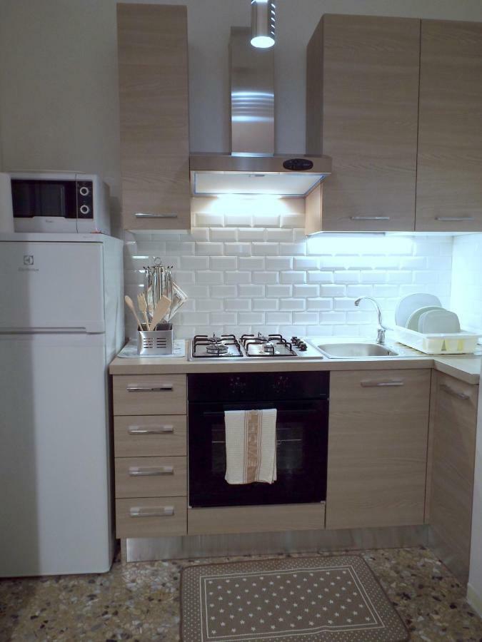 Lacaralele Apartment Милан Экстерьер фото